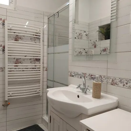 Crystal アパート エゲル